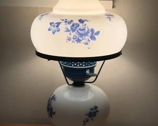 Blue & White Gone With The Wind Style Lamp
