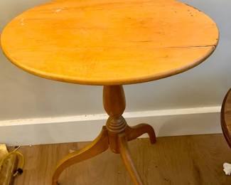 Maple Colonial Style Accent Table