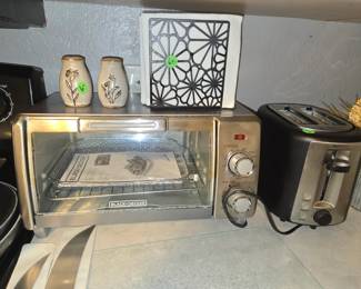Toaster Oven, Salt/Pepper, Napkin Holder, Toaster
