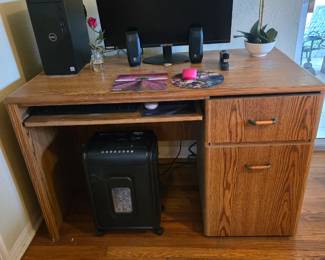 Unique Pull Out Desk. Use as is or pull slightly for a short return, or, pull all the way out for a long return. Great Space Saver