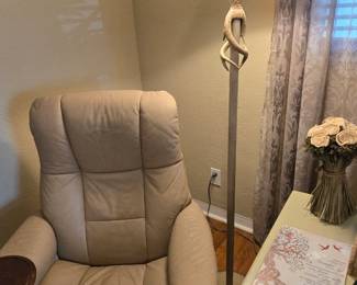 STRESSLESS Chair & Floor Lamp