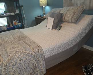 QUEEN TEMPUR-PEDIC "ERGO PREMIER". Free NEW Mattress Pad with purchase