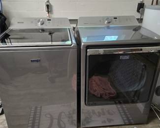 Maytag BRAVO Series Pro Washer & Dryer (Large Capacity) Charcoal Gray, Like New!
