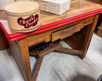 Antique Enamel Top Table w/Chairs