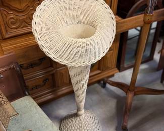 Wicker Trumpet Style Plant Stand