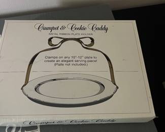 Department 56 Crumpet & Cookie Caddy Metal Ribbon Plate Holder