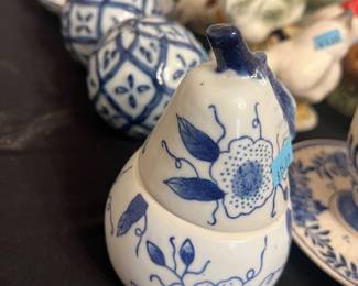 vintage Bombay blue and white ceramic Chinoiserie