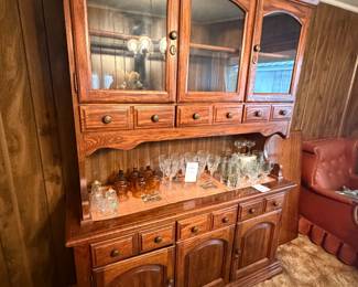 Beautiful hutch that matches dining room set