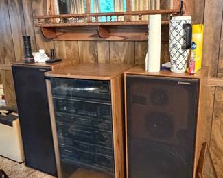 stereo system with speakers