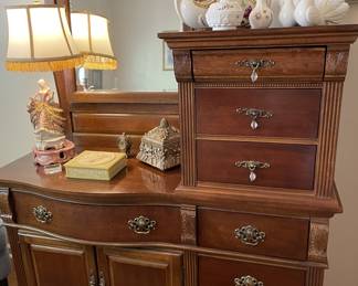 Dresser w/mirror