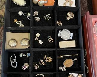 Costume jewelry 