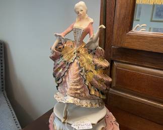 Large figurine lamp