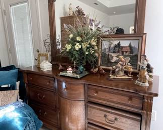 Dresser w/mirror