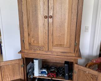 Entertainment cabinet