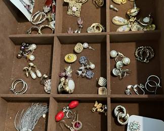 Costume jewelry 