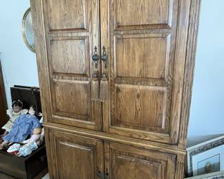 Entertainment cabinet