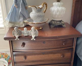 Bedside cabinet, milk glass lamp