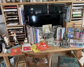 Work table w/cubbies 