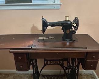 Singer Featherweight Model Sewing Machine in Cabinet