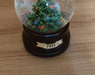 Christmas Tree Snow Globe