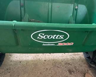 Scotts AccuGreen Broadcast Spreader second image