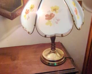 Vintage Brass Floral Touch Lamp