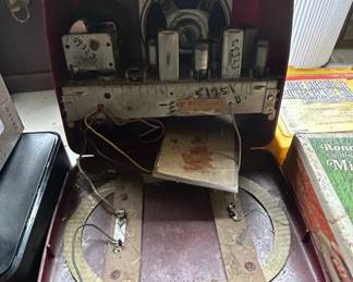 Vintage Philco T Tube Radio