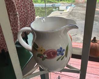 Lilien Porzellan Handgemalt Inglasur Floral Pitcher