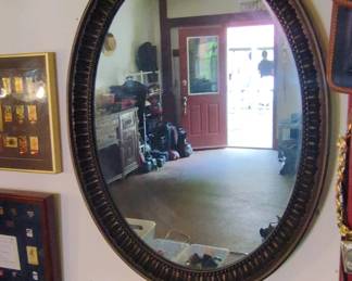 Oval Giltwood Mirror with Acanthus Leaf Motif