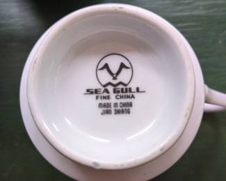 Seagull Fine China Christmas Cups Set of second image