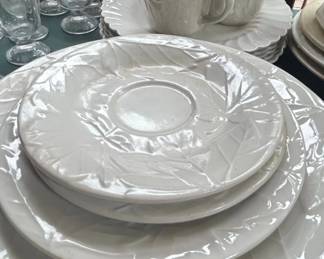 White Embossed Leaf Pattern Ceramic Dinnerware Set with Glass Tumblers