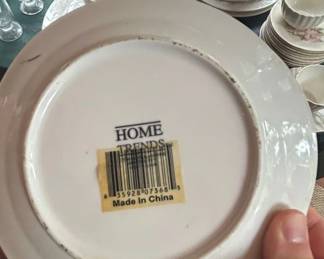 Home Trends Woven Pattern Dinner Plates  third image
