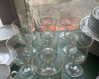 Set of Arbys Christmas Collection Holly Glasses second image
