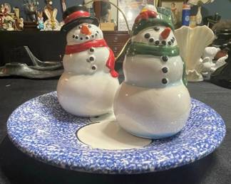 Ceramic Snowman Salt and Pepper Shakers with Decorative Plate