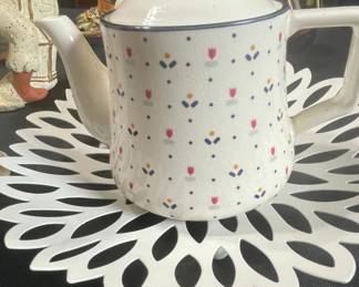 Country Borders Japan Ceramic Teapot