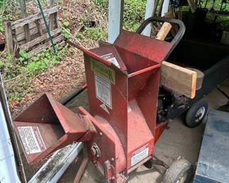 TroyBilt Super Tomahawk Chipper Shredder with Briggs  Stratton cc Engine