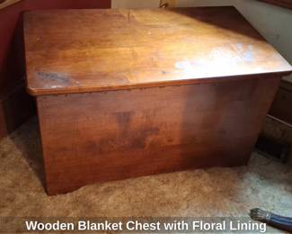 Wooden Blanket Chest with Floral Lining