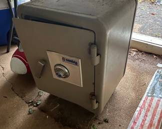 Sentry Safe Fire Chest third image