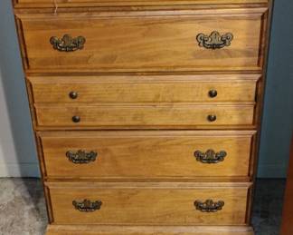 Ethan Allen Heirloom Nutmeg Maple Colonial Style Drawer Chest