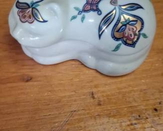 Vintage Elizabeth Arden Treasures of the Pharaohs Cat Trinket Box