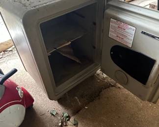 Sentry Safe Fire Chest second image