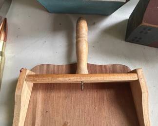 Wooden Dustpan with Handle