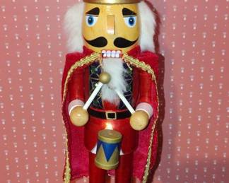 Wooden Drummer Nutcracker  Glitzhome