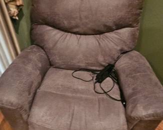 NEW Oversize Lazyboy lift chair recliner