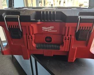 Milwaukee PACKOUT 22 in. Modular Large Portable Tool Box Black/Red