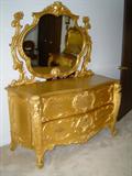 Beautiful Gold Bedroom Set
Very detailed carving
Dresser with mirror