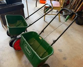 Fertilizer spreaders