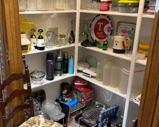 Other view of the pantry