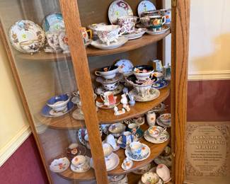 Tea cup and saucer collection