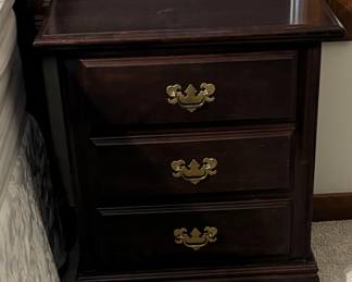 Traditional Cherry Wood 3Drawer Nightstand